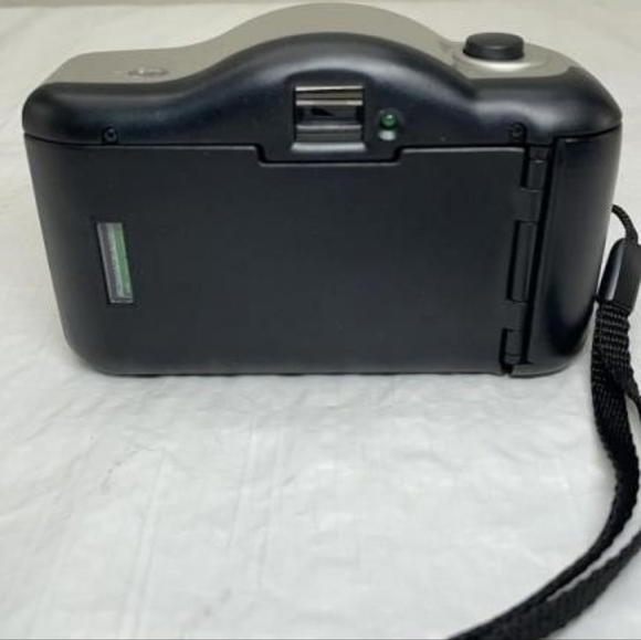 BF-200 DX Silver Camera with Auto Flash (Untested) - Picture 4 of 5